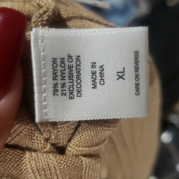 Sweater - Picture 4 of 4